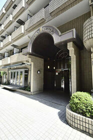 18/20 エントランス