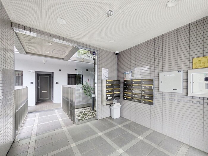 16/27 エントランス