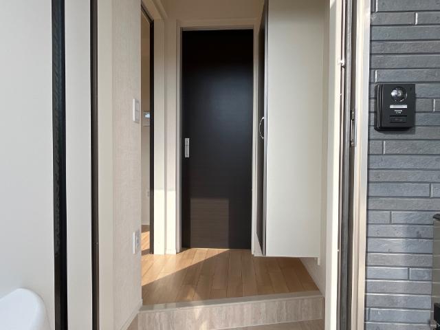 16/27 玄関