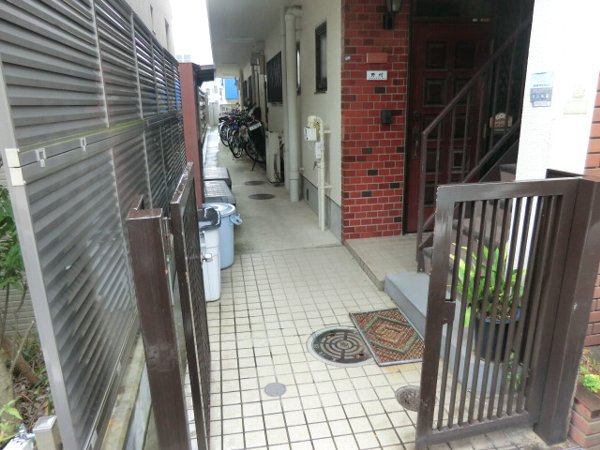 22/30 エントランス