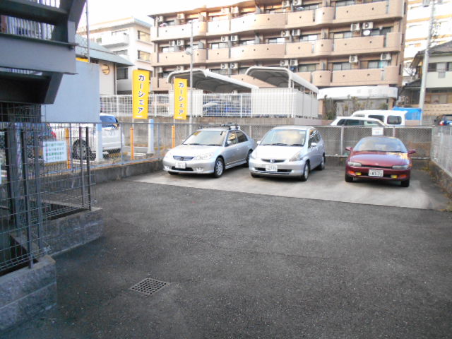 18/22 駐車場