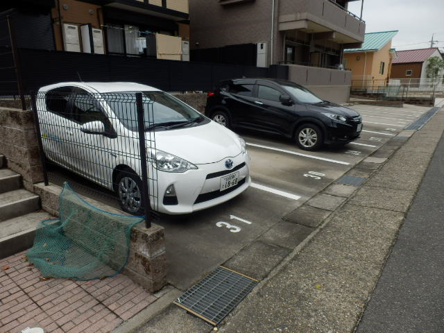22/30 駐車場