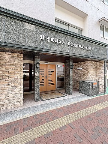 19/30 エントランス