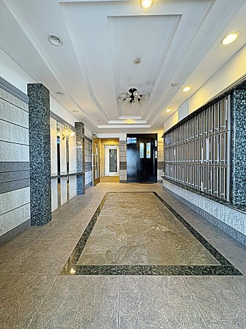 20/30 エントランス