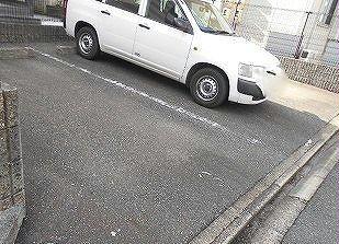 14/14 駐車場