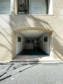 16/16 エントランス