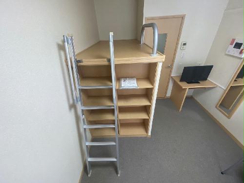 13/14 エントランス