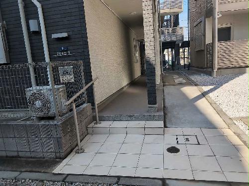 13/18 エントランス