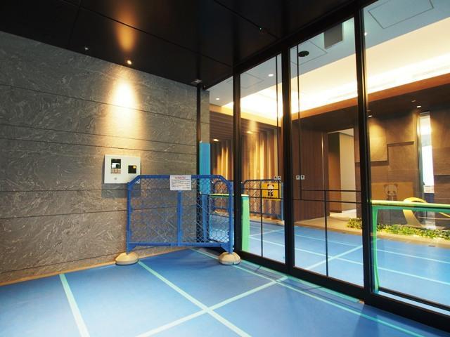 18/26 エントランス