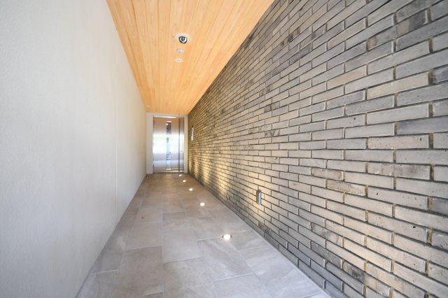 26/30 エントランス