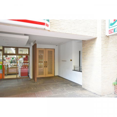 15/19 エントランス