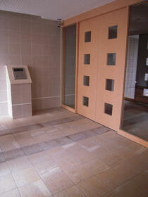 16/17 エントランス