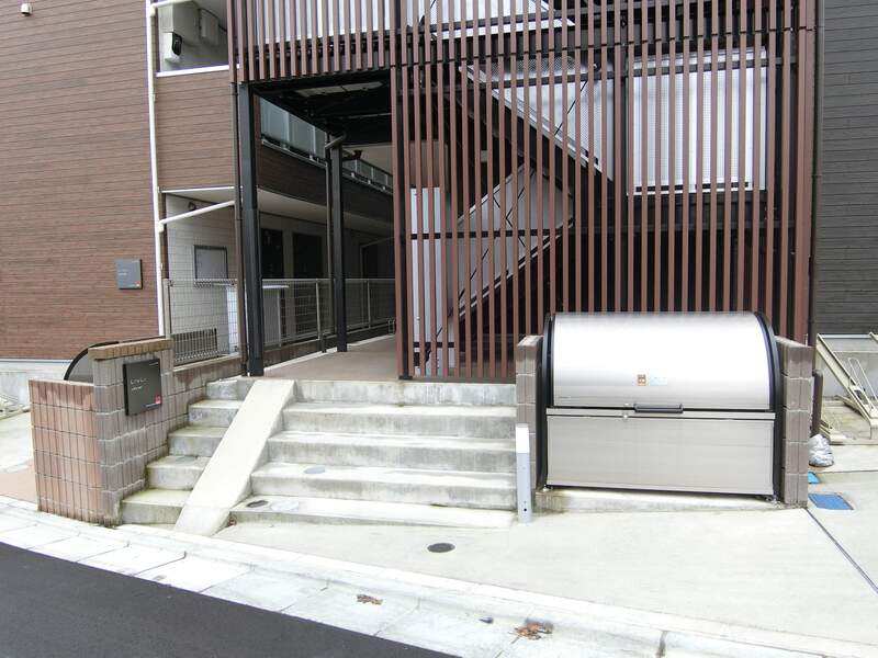 16/19 エントランス