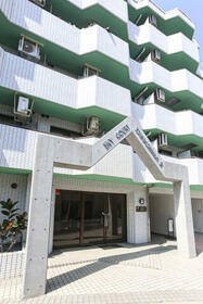 16/16 エントランス