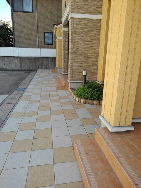 18/24 エントランス