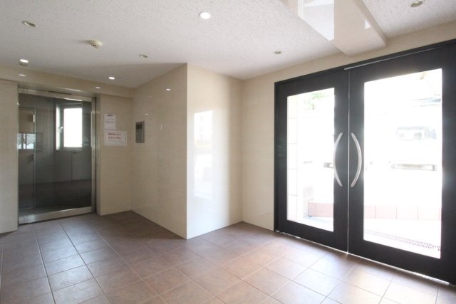 16/17 エントランス