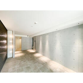 16/16 エントランス