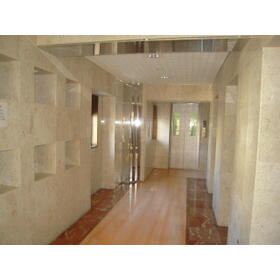 16/19 エントランス