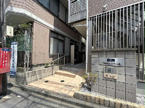 13/19 エントランス