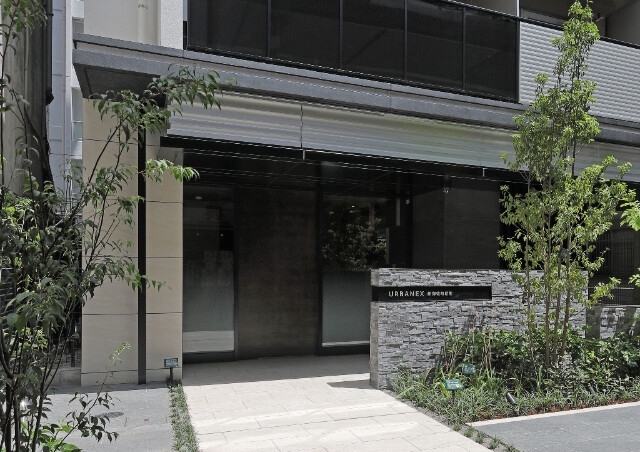 16/23 エントランス