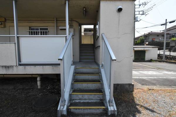 16/17 エントランス