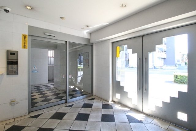 24/25 エントランス