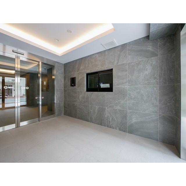 18/22 エントランス