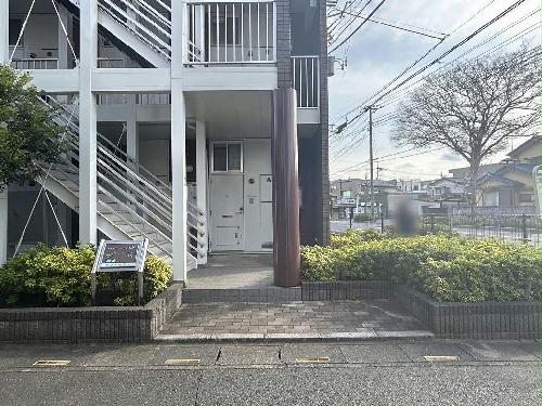 13/14 エントランス