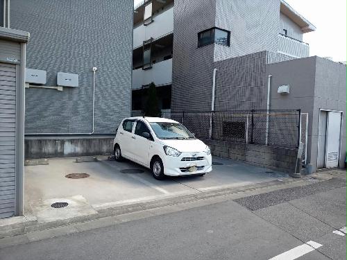 14/14 駐車場