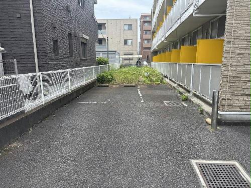 13/14 駐車場