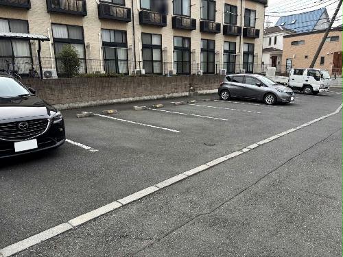 14/14 駐車場