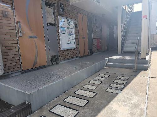 13/22 エントランス