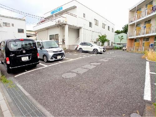 2/5 駐車場