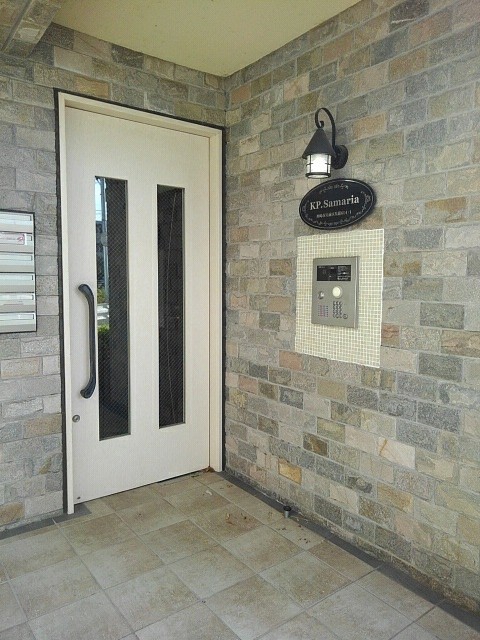 22/28 エントランス