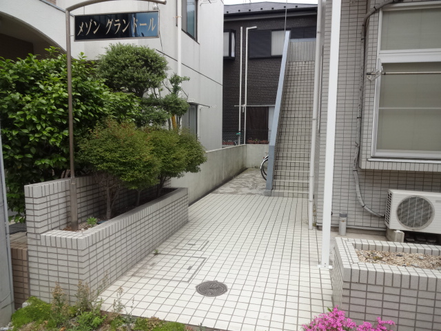 22/30 エントランス