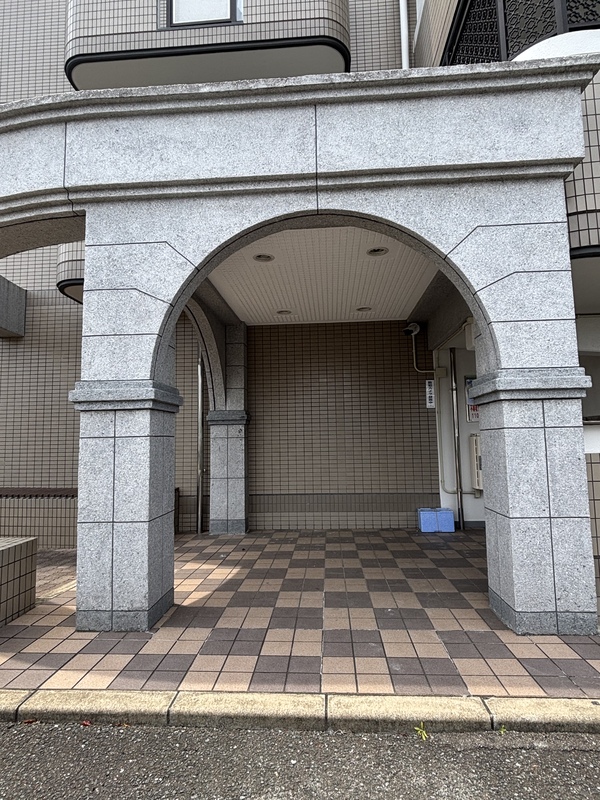 25/30 エントランス