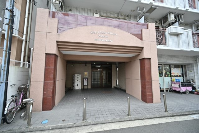 24/25 エントランス