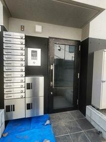 16/16 エントランス