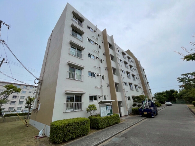 高倉台団地31号棟外観写真