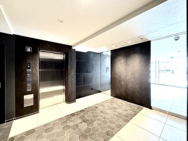 27/30 エントランス