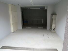 16/16 駐車場