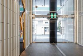 16/16 エントランス