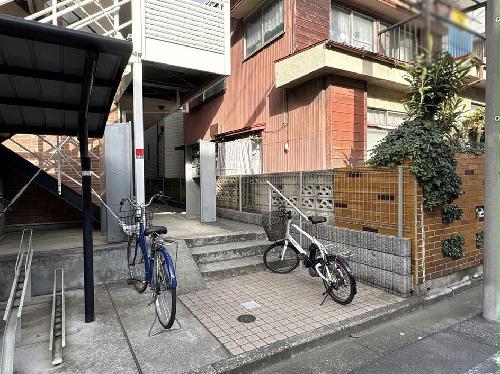 13/14 エントランス