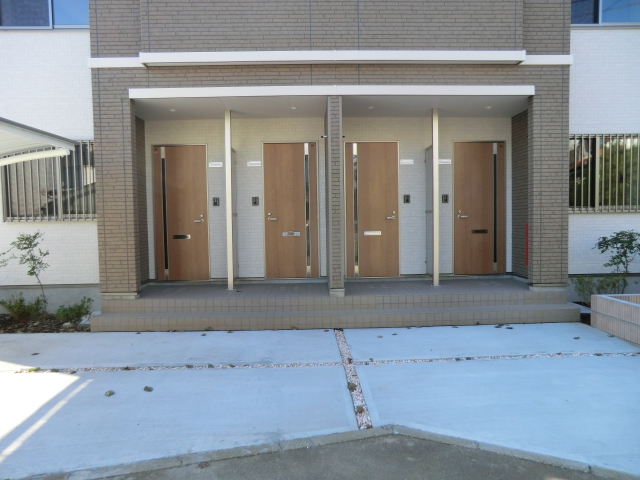 18/27 エントランス