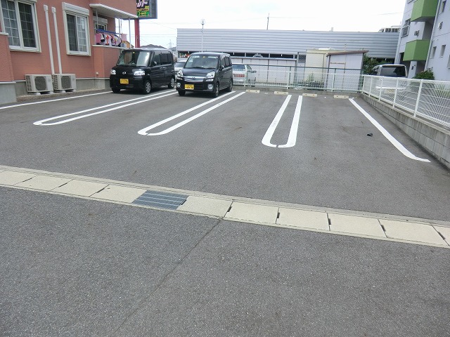 22/28 駐車場