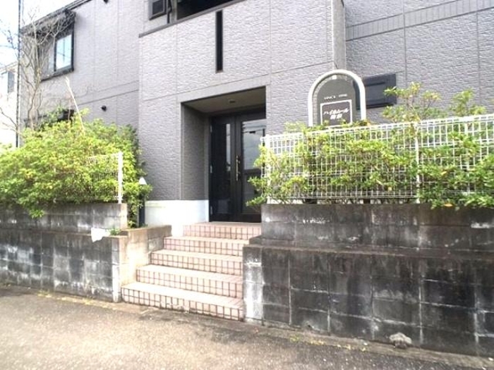 19/30 エントランス