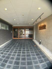 15/15 エントランス