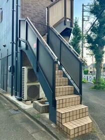 16/23 エントランス