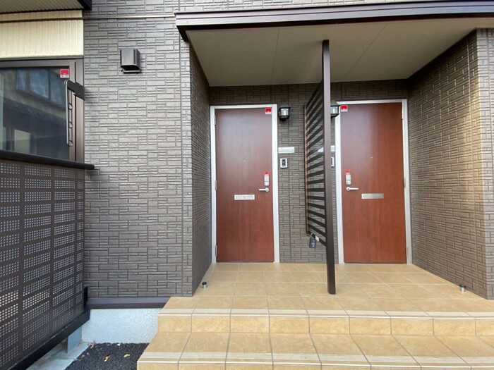 19/27 エントランス