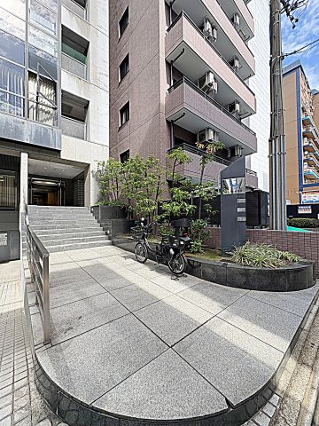 26/28 エントランス